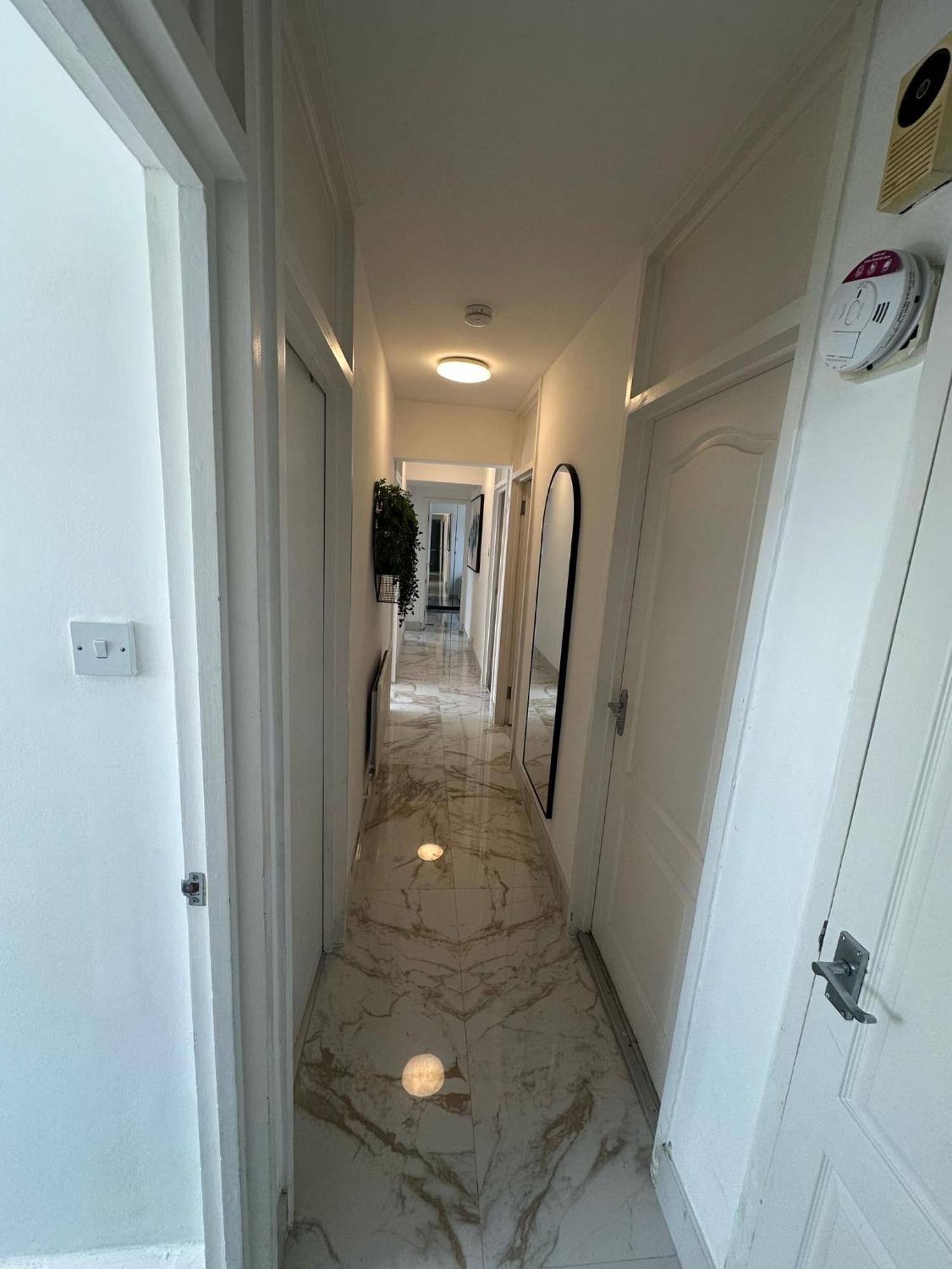 4 Bedroom Stylish * Лондон
