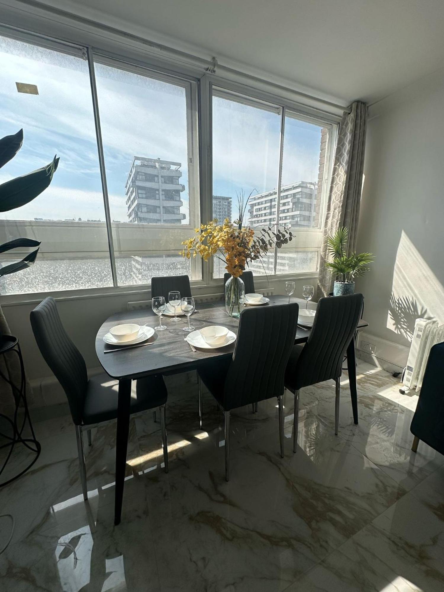 Апартаменты 4 Bedroom Stylish
